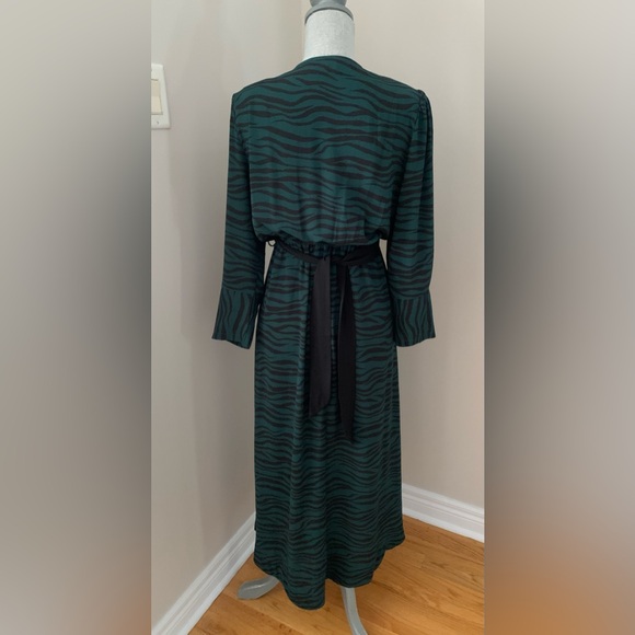 Grace & Mila Dress - Picture 3 of 7